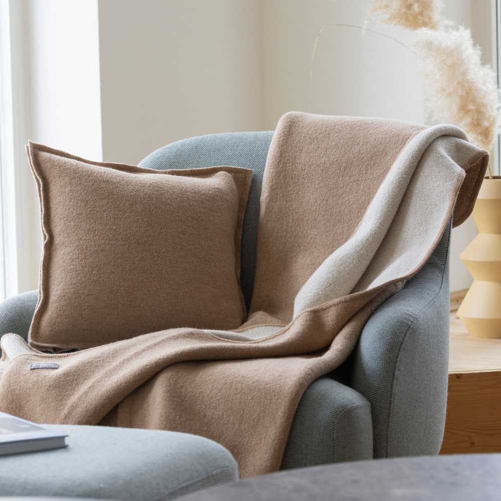 PRECOMMANDE Couverture double-face en laine bouillie Bio - DISANA Living Coloris 2025/26