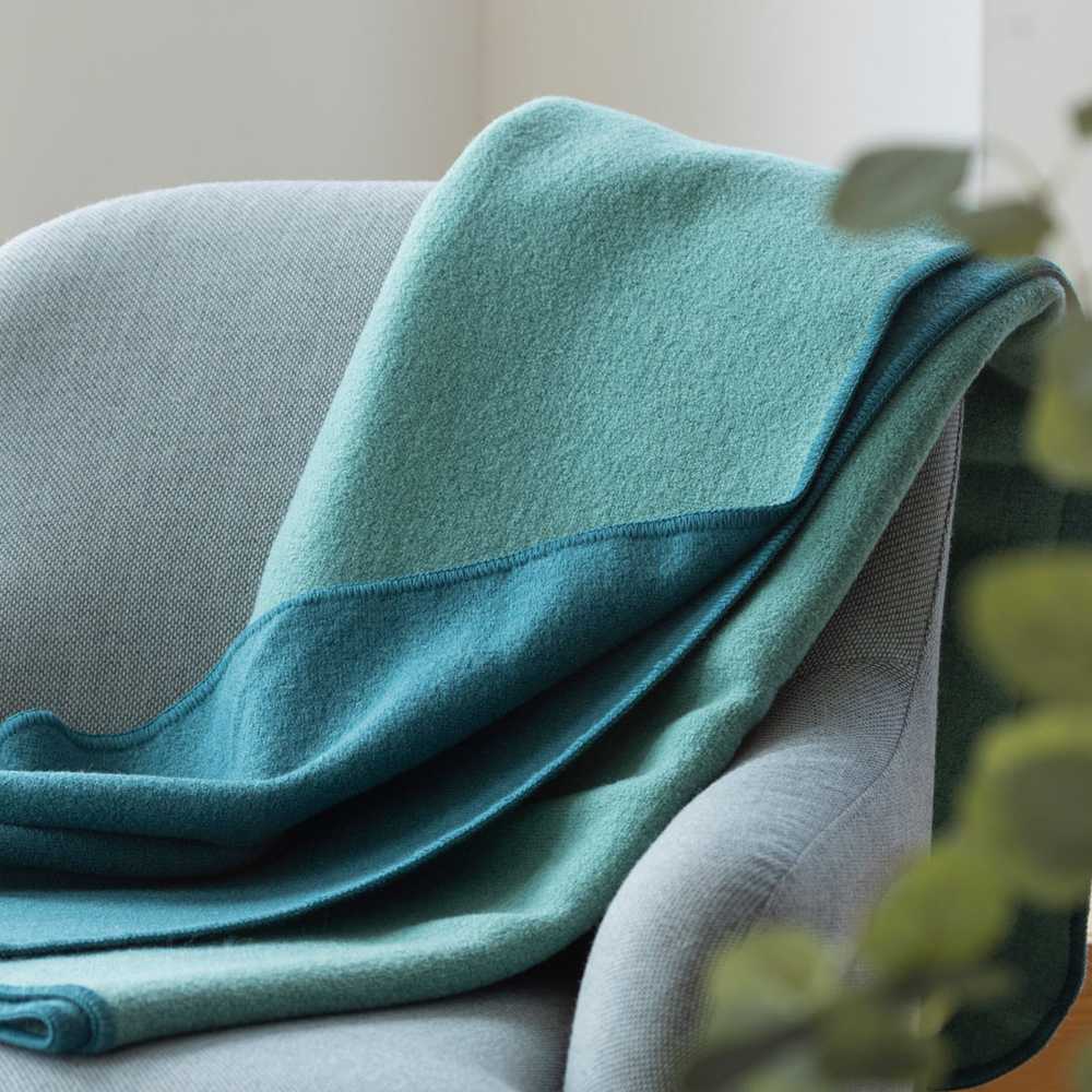 Couverture double-face Disana en laine bouillie bio menthe bleu vert pacific