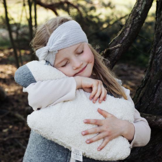 Coussin doudou mouton en laine et coton bio - HALFEN Strickerei