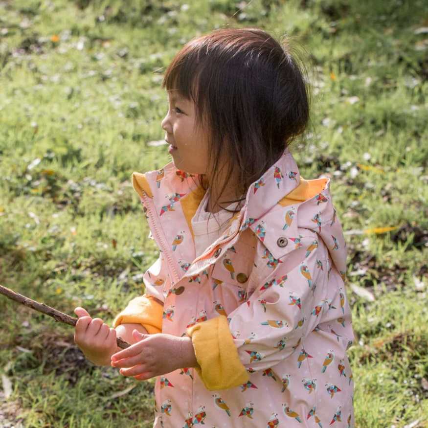 veste de pluie little green radicals veste imperméable recyclée coton bio enfant rose origami oiseaux