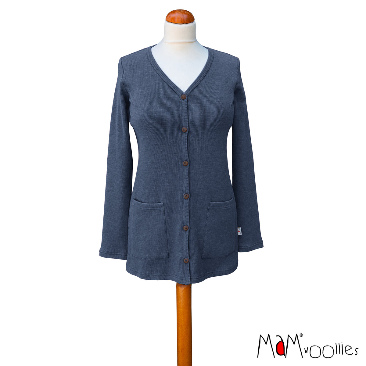 Cardigan AAVA en laine mérinos pour femme MaM, coloris bleu Moondust Blue – collection 2026/2027