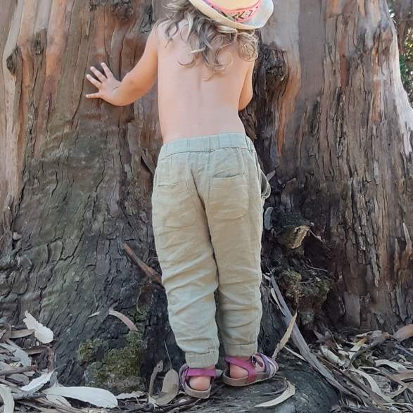 https://lemoutonalunettes.fr/produit/lio-pantalon-en-lin-enfant-matona/