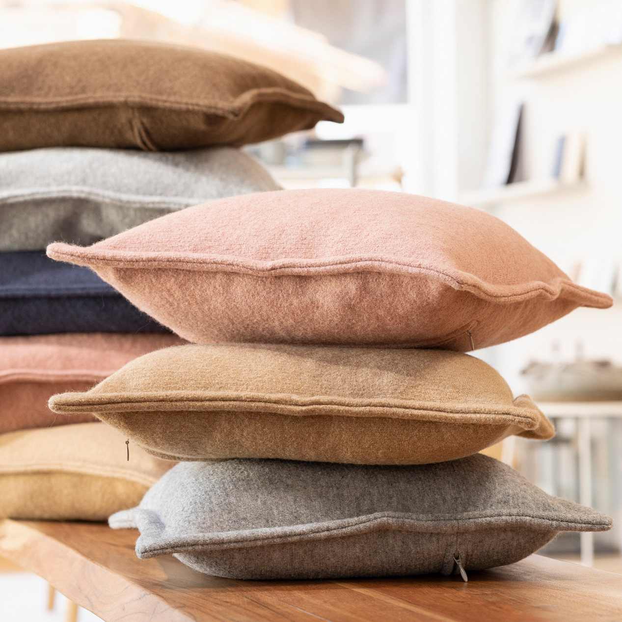 PRECOMMANDE Coussin DISANA Housse en laine bouillie Bio - Coloris 2025/26