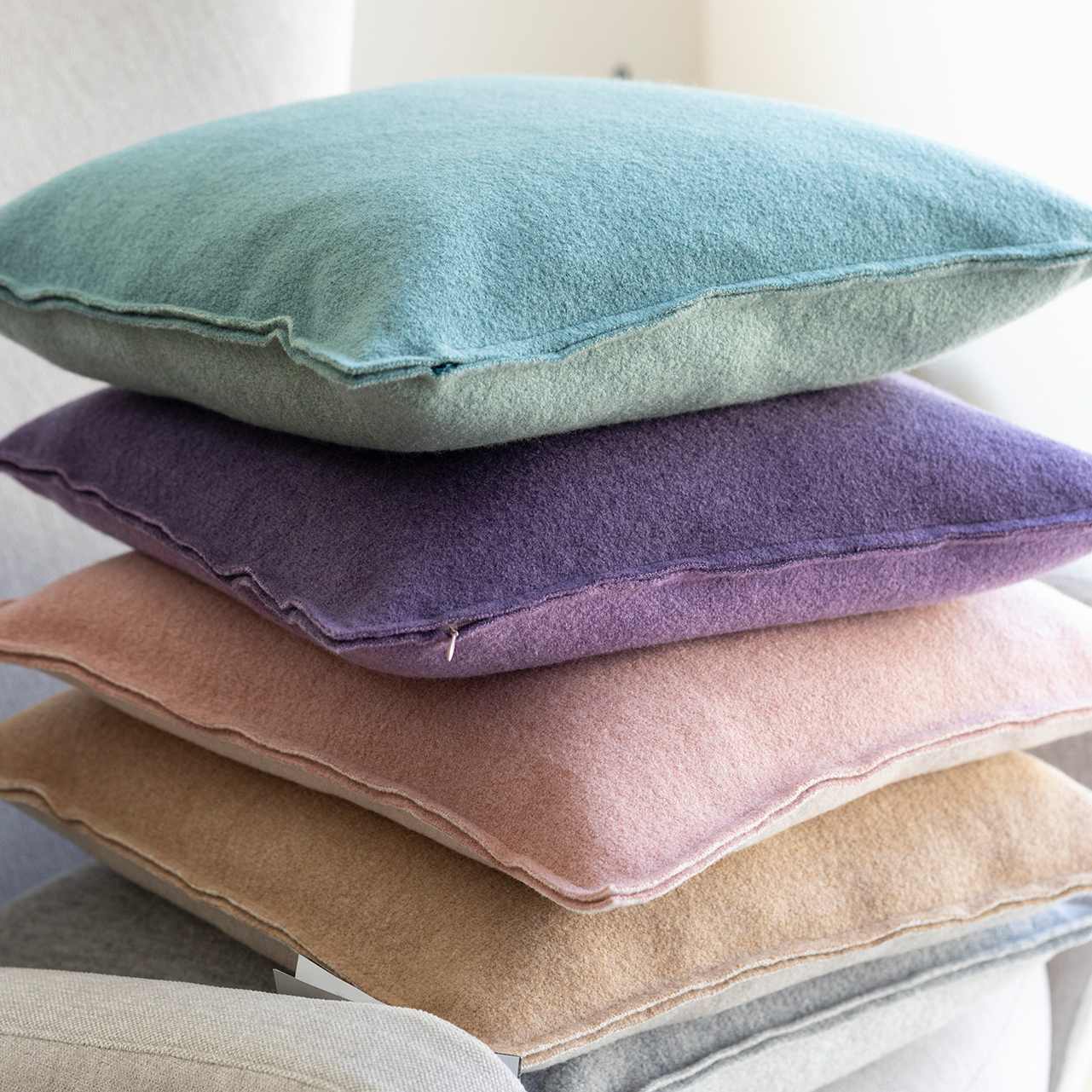 PRECOMMANDE Coussin double-face DISANA - Housse en laine bouillie Bio Coloris 2025/26