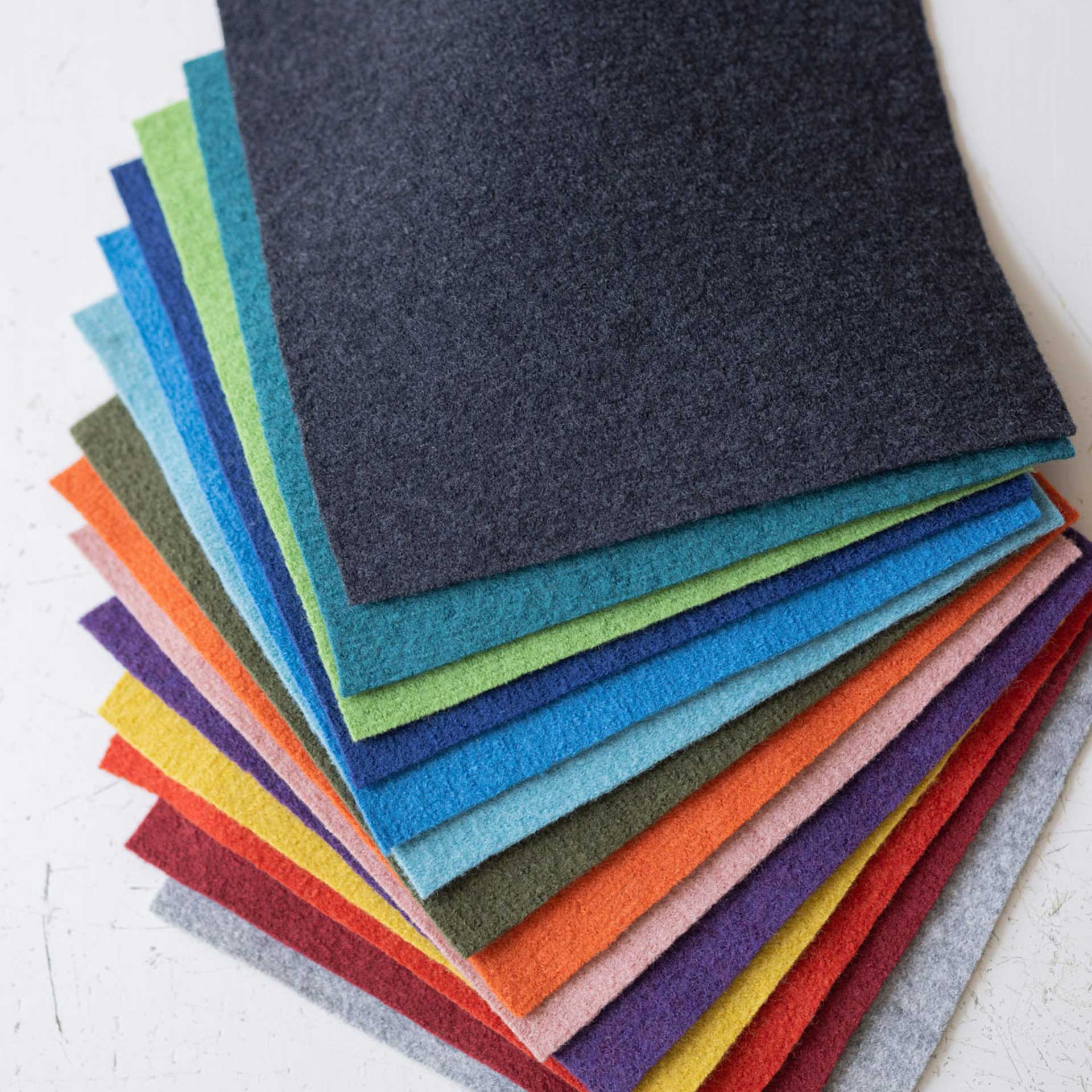 Patch en laine bouillie DISANA pour réparation et couture - Carré de feutrine épaisse pure laine 420g/m²
