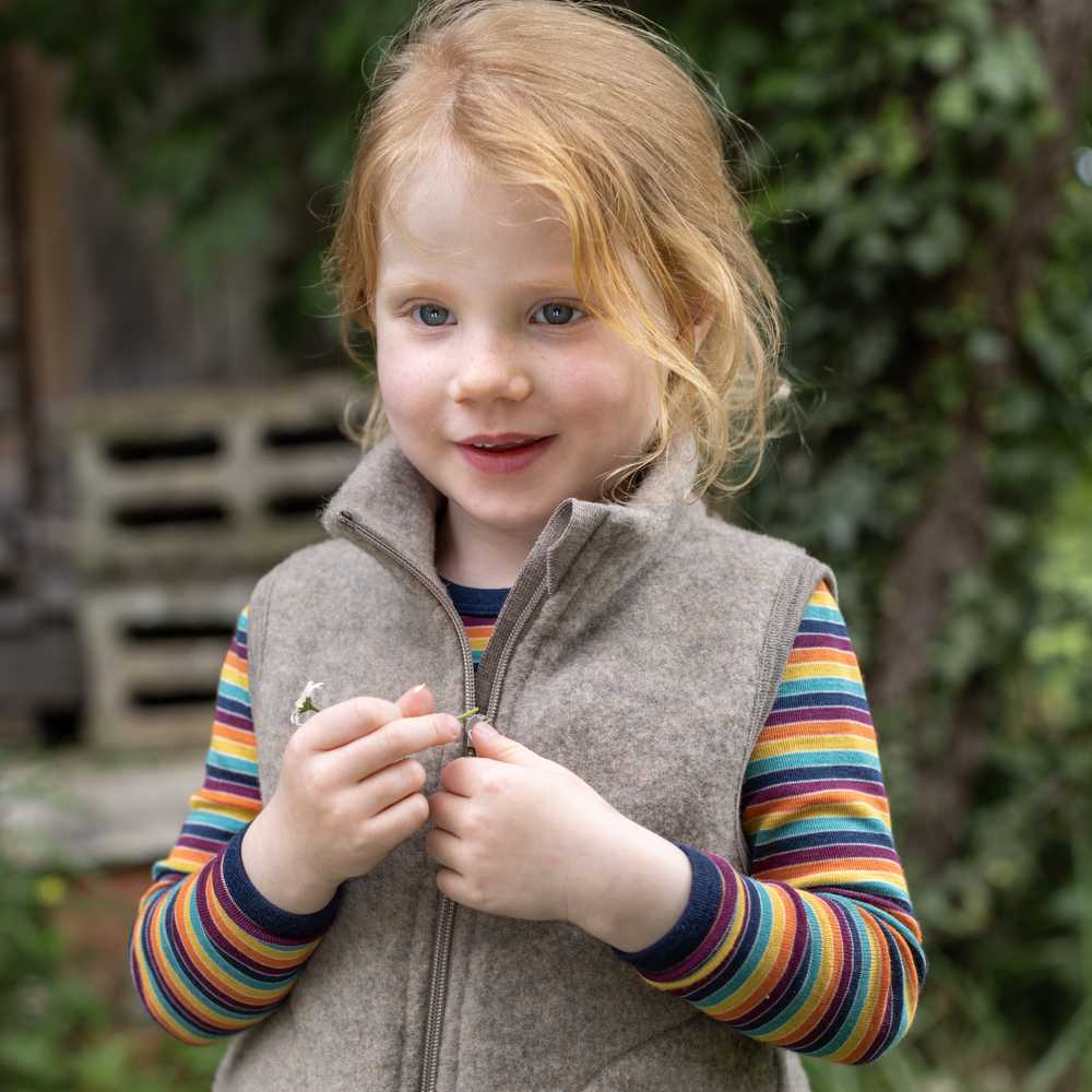 tshirt laine soie enfant multicolore engel natur rayures arc en ciel et gilet polaire enfant en laine mérinos bio