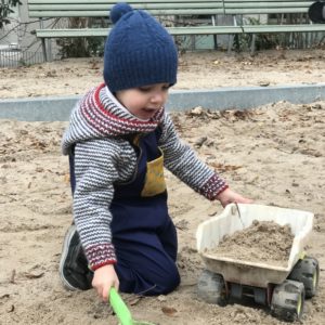 Salopette enfant tout-terrain jouer dans le sable