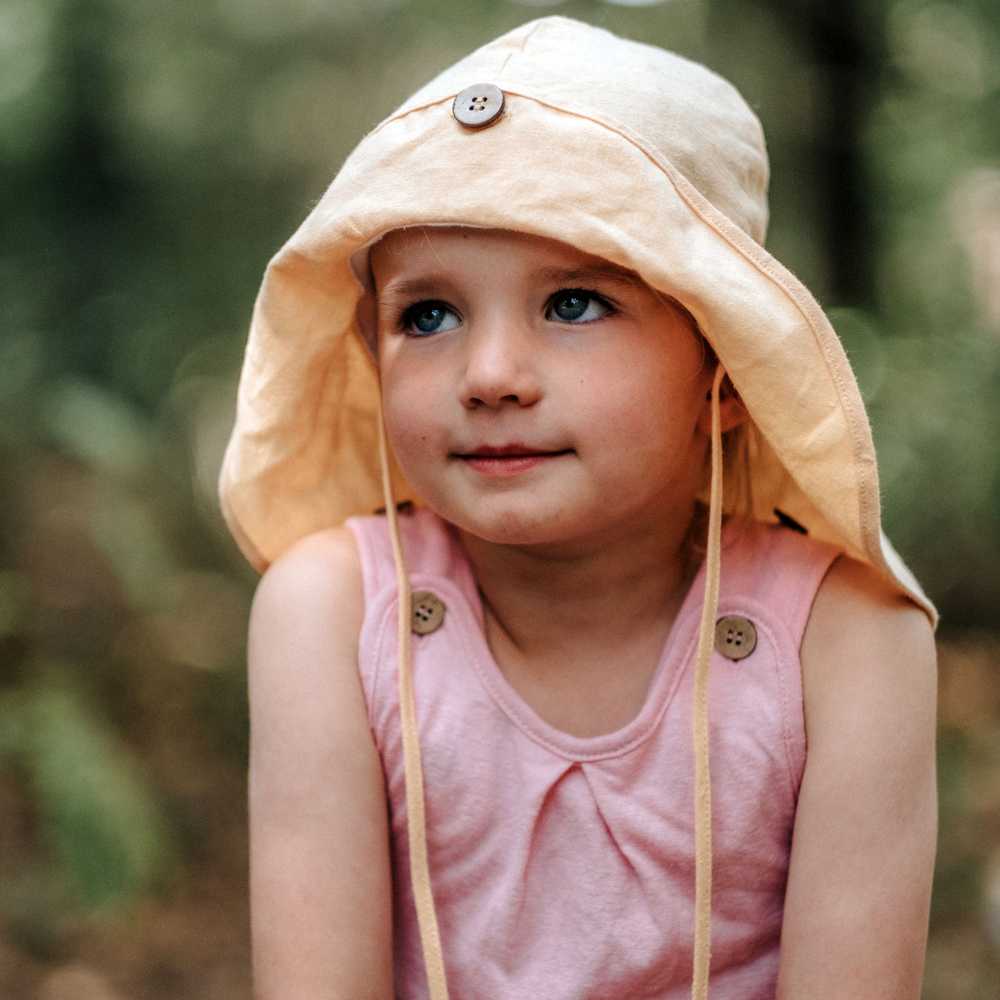 Chapeau anti UV de 0 à 2 ans fille marine à pois - Les Petits Protégés