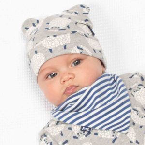 bonnet bébé et bavoir en coton bio KITE clothing avec motifs moutons et rayures