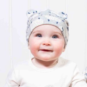bonnet bébé en coton bio KITE clothing avec petites oreilles et motifs moutons